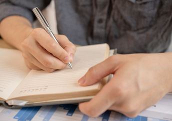 Writing by hand is good for your brain.