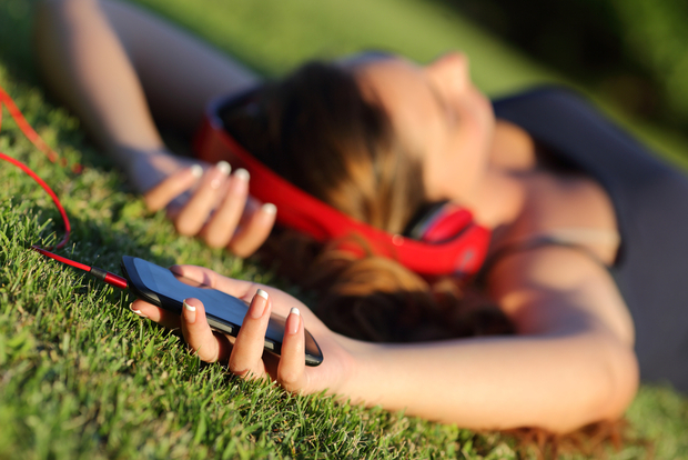 Using a sleep app in the park (Shutterstock)