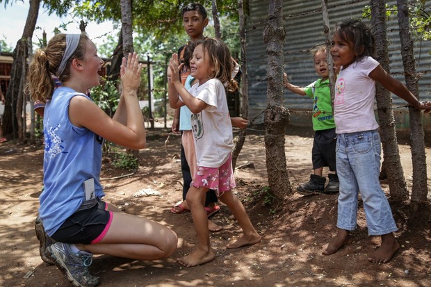 Volunteer Molly Blake spends time with Nicaraguan students.