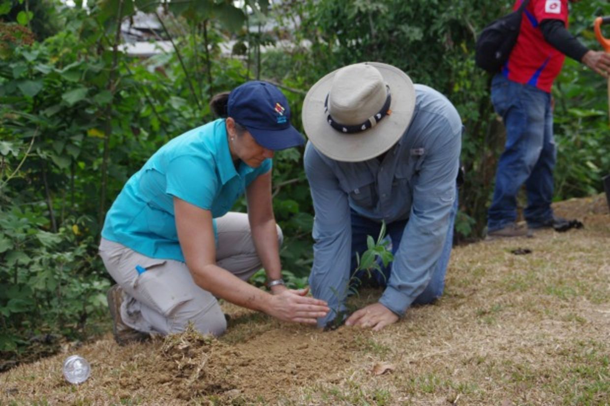 President and first lady of Costa Rica plant a tree for Good Deeds Day