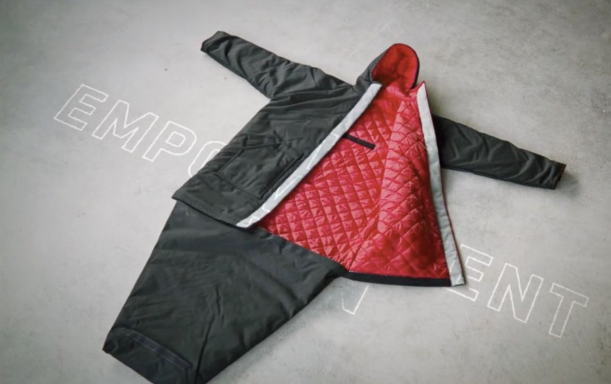This Coat for the Homeless Turns Into a Sleeping Bag [VIDEO]