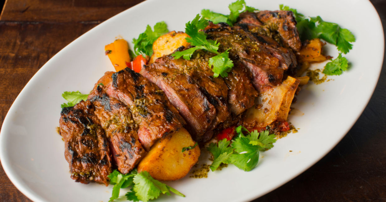 Sous vide skirt steak is served with potatoes.