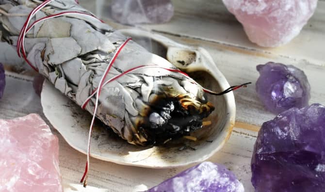 5 Ways Smudging Clears the Air
