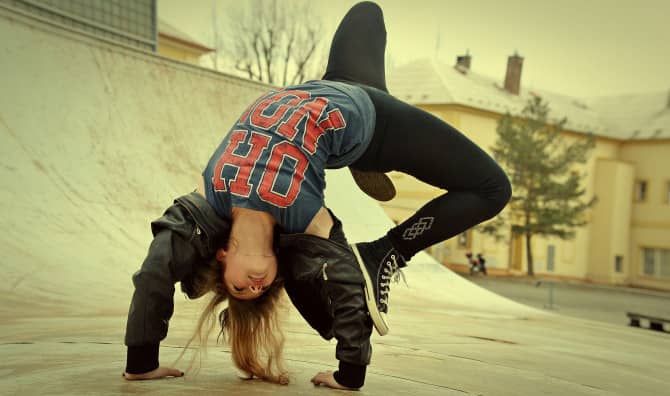7 of the Most Amazing Dance Routines Performed in the Most Random Places [LIST]
