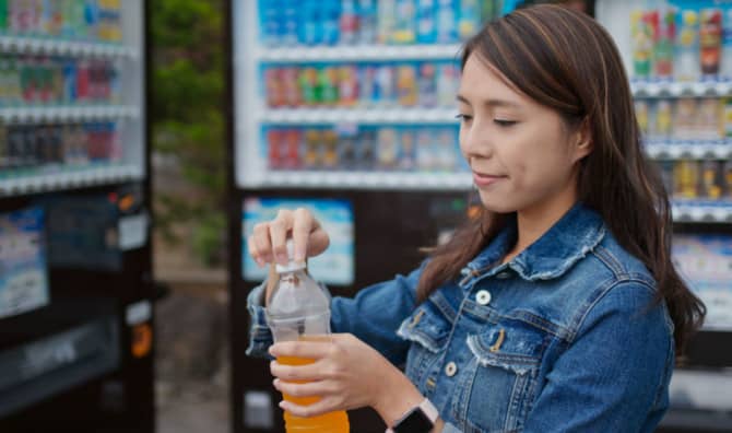 Japan’s Newest Vending Machine Uses Air to Cool Beverages