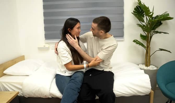 Avinatan Or reunites with Noa Argamani.