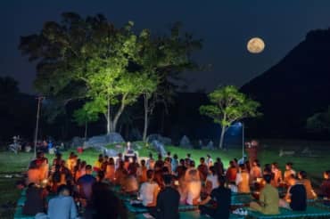 Traveling by Lunar Light : Introducing Moon Phase Tourism