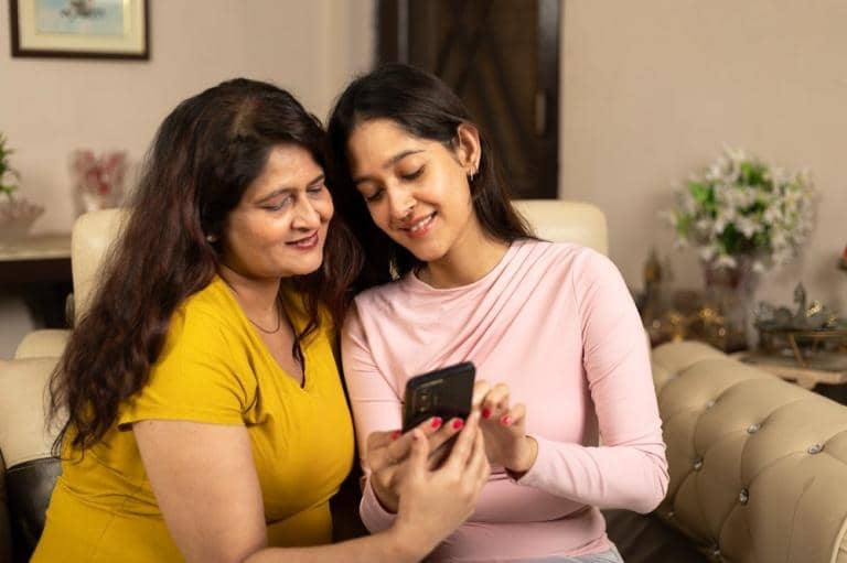 Meet The Teacher Getting Tech-Savvy Teens to Teach Their Parents!