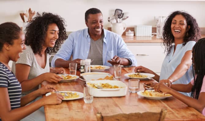 5 Reasons Why Family Meals are Good for Parents Too