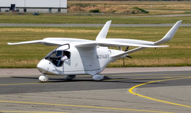 Electric aircraft taxiing after performing at the Paris Air Show.