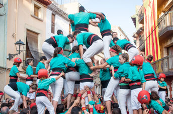 A human pyramid.