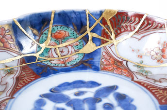 This Japanese Imari plate was healed by Kintsugi.