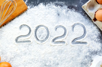 2022 healthy eating trends including superfood lattes, and vegan alts.