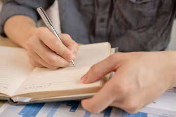 Writing by hand is good for your brain.