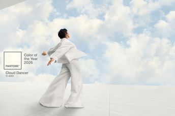 Cloud Dancer, PANTONE 11-4201.