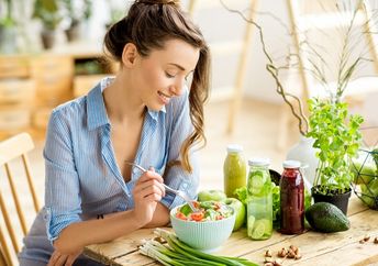 Young woman eating a healthy salad