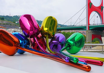 Jeff Koons sculpture.