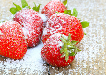 Strawberries sweetened with artificial sweetener.