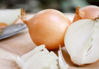 Yellow onions have a variety of uses.