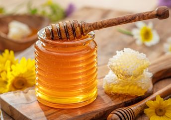 Organic honey in a jar.