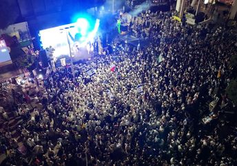 Aerial night view of thousands gathered in Tel Aviv’s Hostages Square.