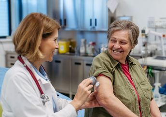 Dr. treating diabetic.