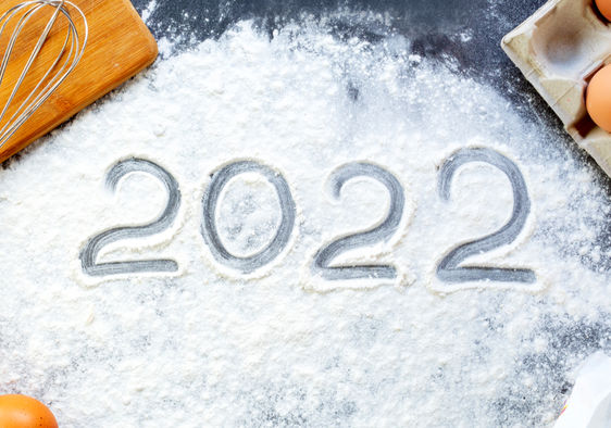 2022 healthy eating trends including superfood lattes, and vegan alts.