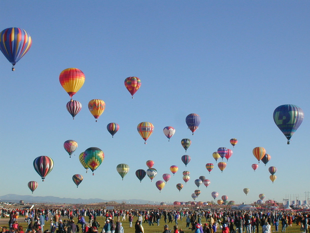 Hundreds of hot air balloons take to the sky in this stunning display. (Joe Ross/CC BY-NC-ND 2.0)