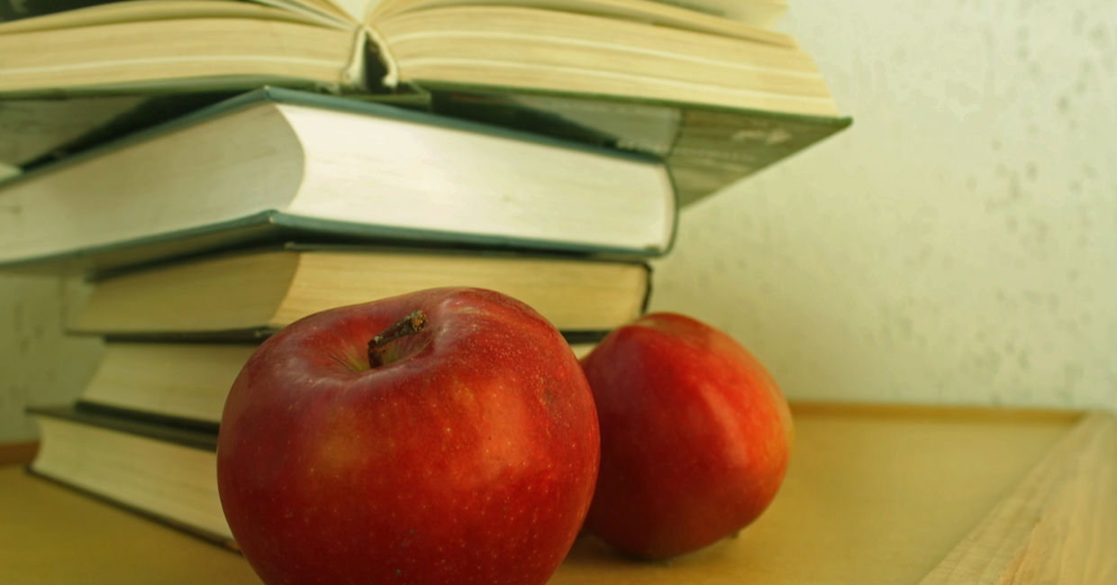 Strengthen your brain by munching on an apple.