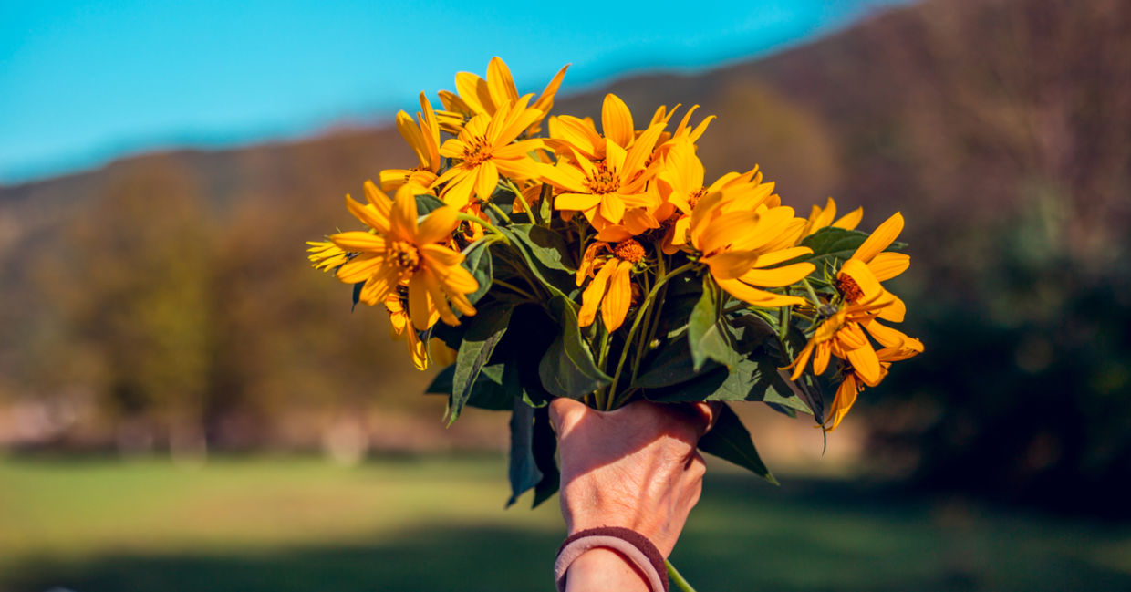 Even the simples kind gesture can make someone's day. (Shutterstock)