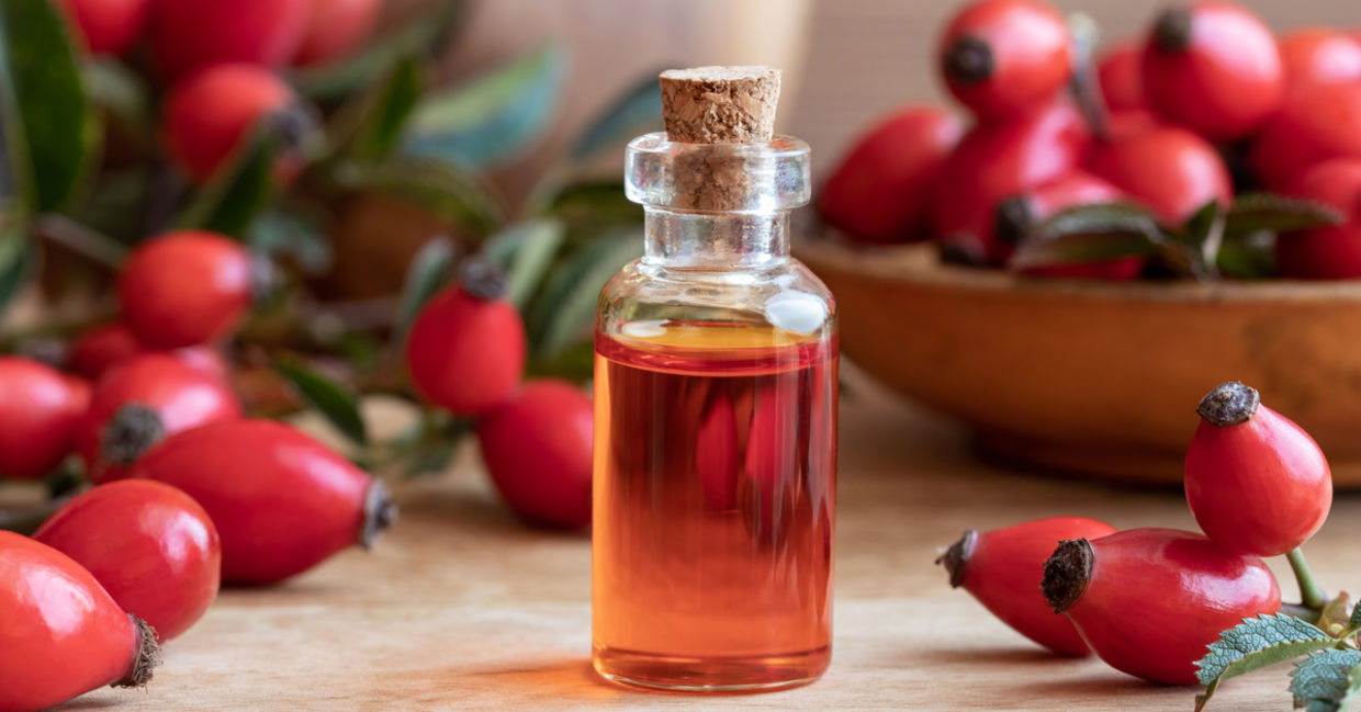 Rosehip seed oil has many benefits.