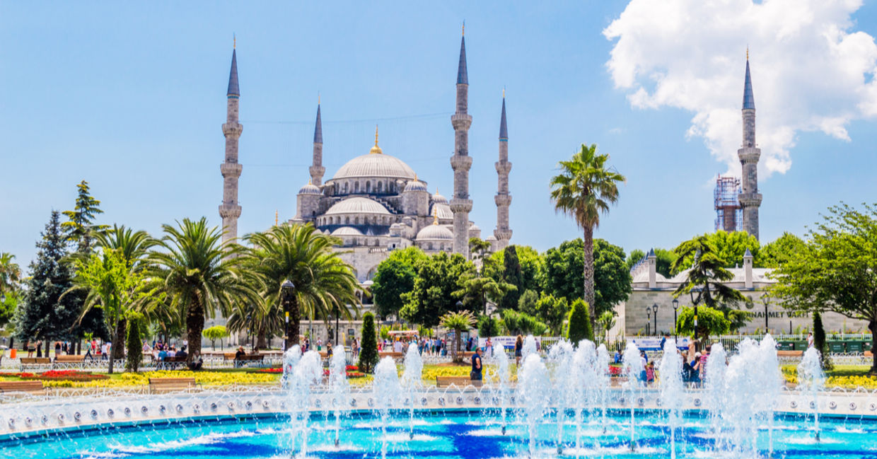 Istanbul, Sultanahmet park. The biggest mosque in Istanbul of Sultan Ahmed (Ottoman Empire).