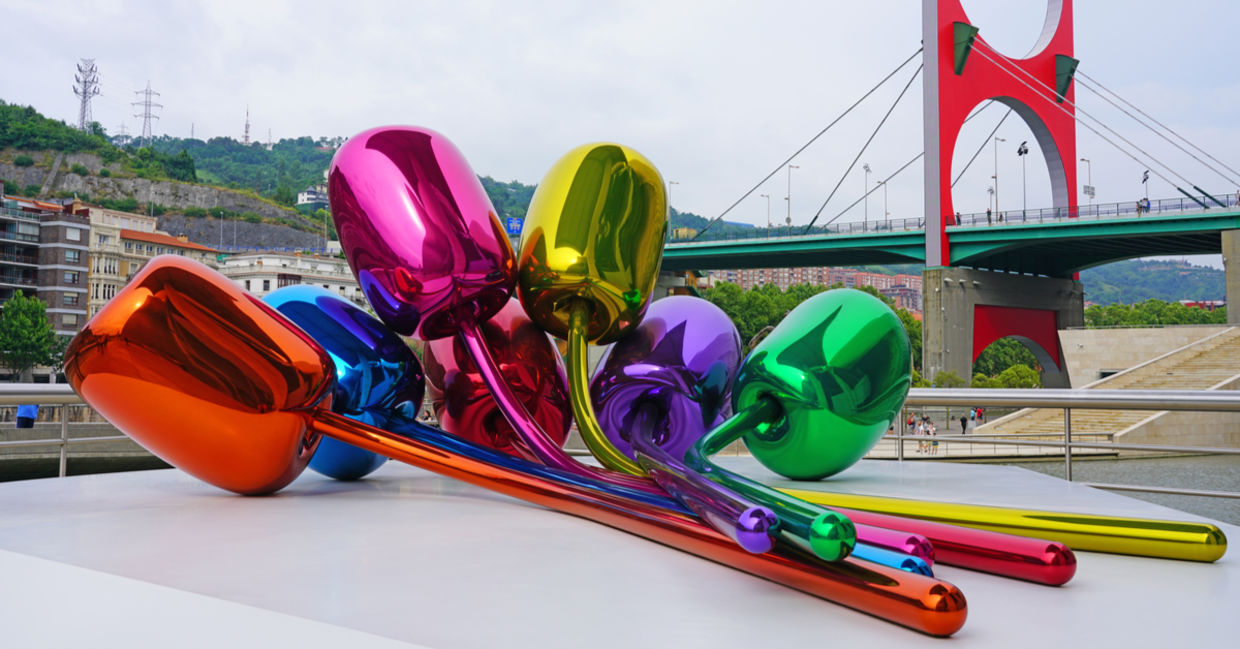 Jeff Koons sculpture.