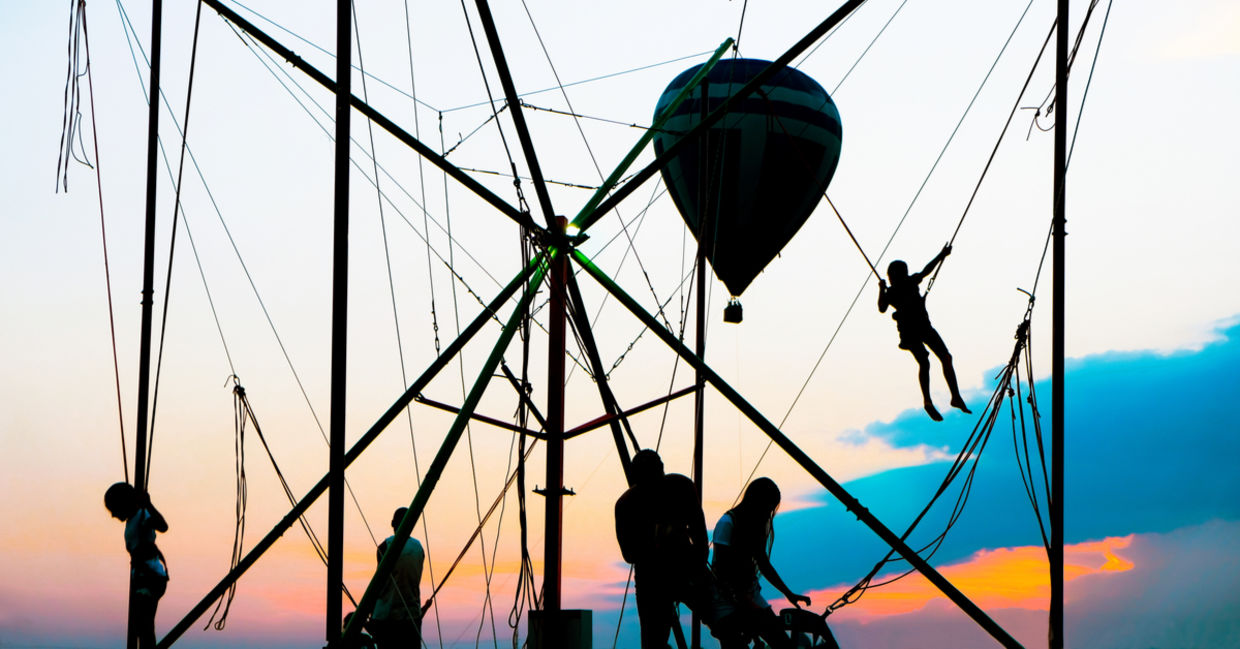 A Hot Air Balloon Meets the Bungee Jump [VIDEO]