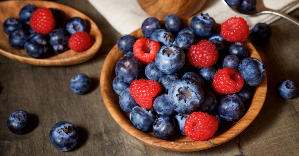 Fresh berries are healthy for diabetics.