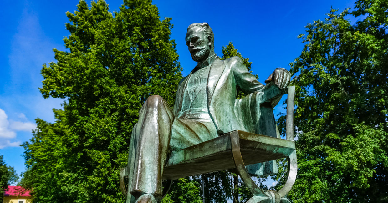 A statue of Pyotr Ilyich Tchaikovsky.