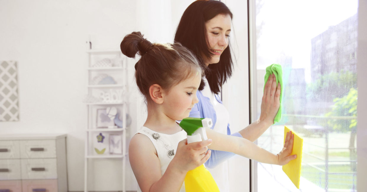 Mom and daughter make glass sparkle with this DIY cleaner.