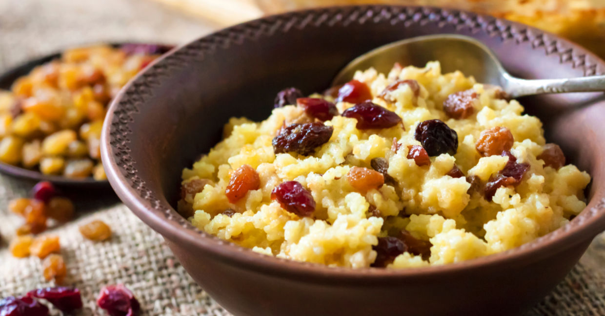 Millet porridge is gluten-free and nutritious.