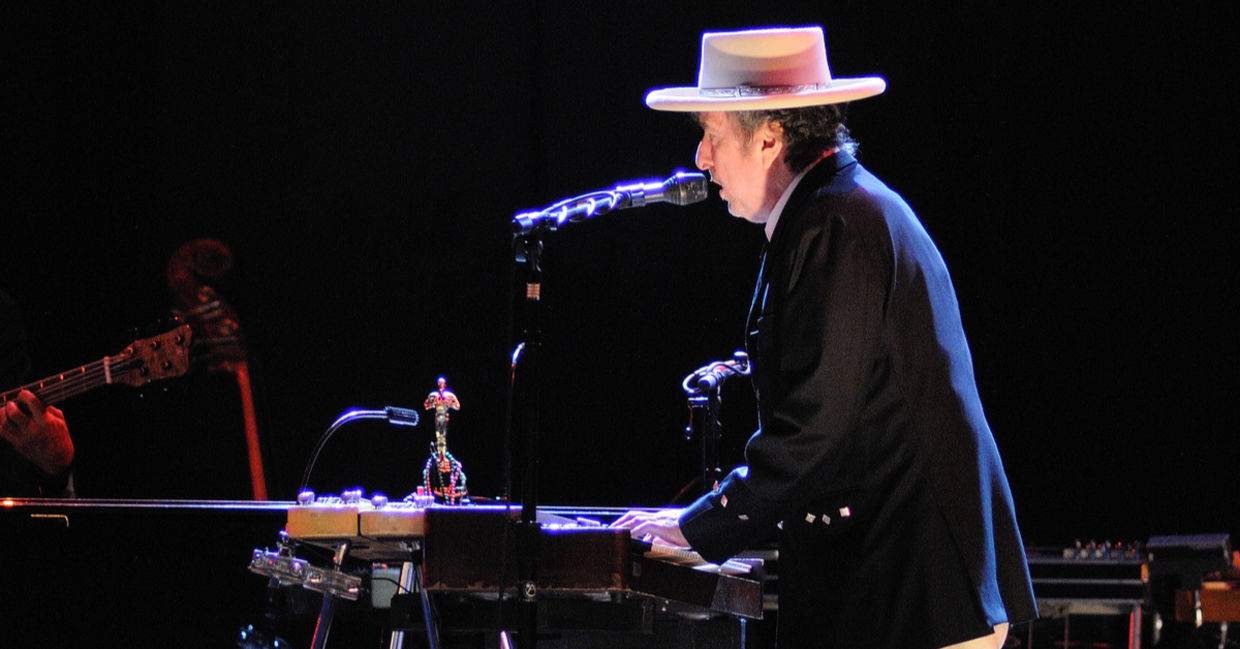 Bob Dylan performing in Spain.