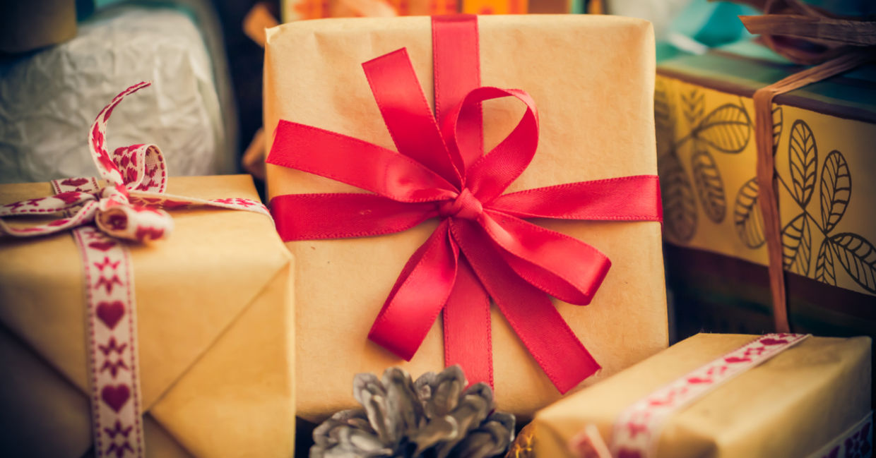 Gifts festively and sustainably wrapped.