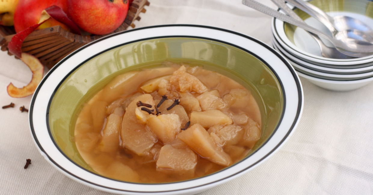Enjoy healthy stewed apples with cloves.