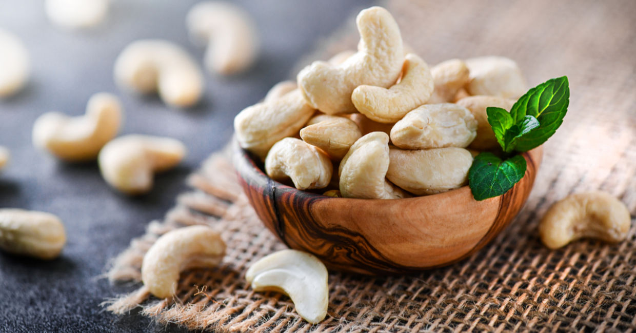 Cashews are a collagen boosting food.