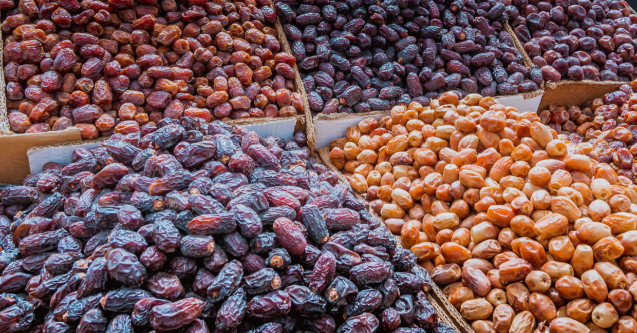 Fresh and dried dates in the market.