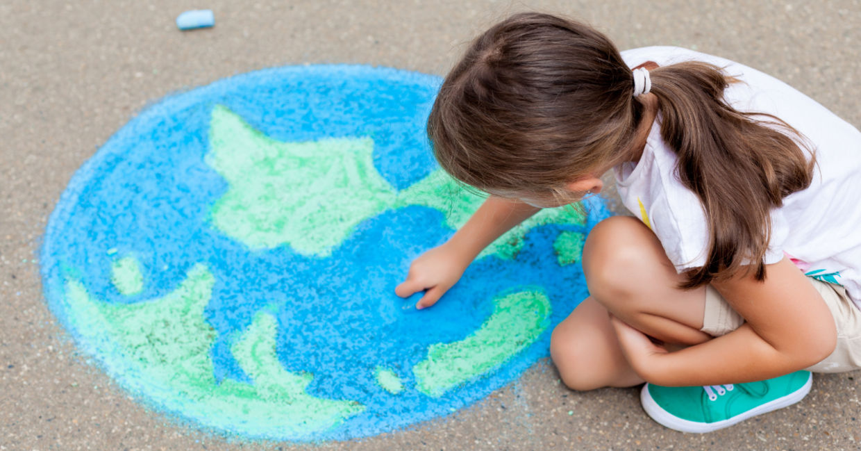 A girl drawing the earth.