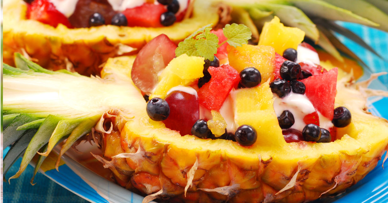 Fruit salad made with pineapple is a healthy dessert.