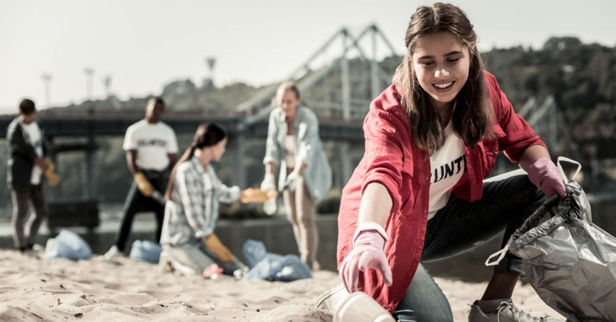 Teenage volunteers are happier and healthier.