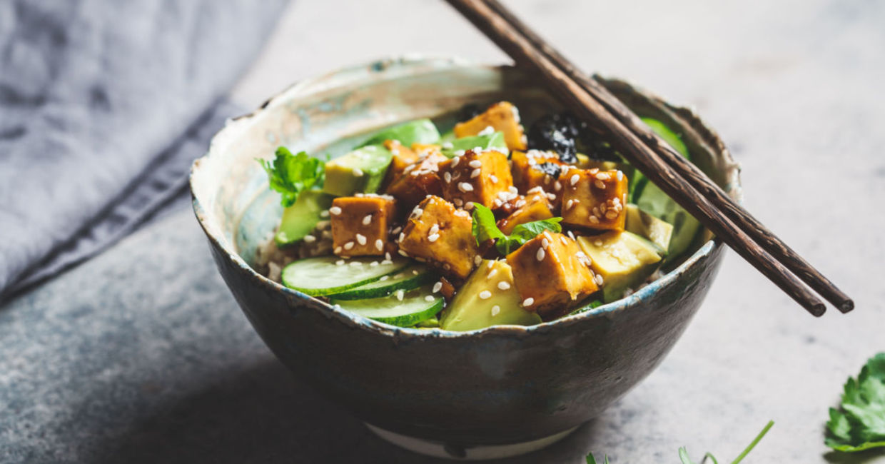 Healthy vegan poke bowl with tofu and vegetables.
