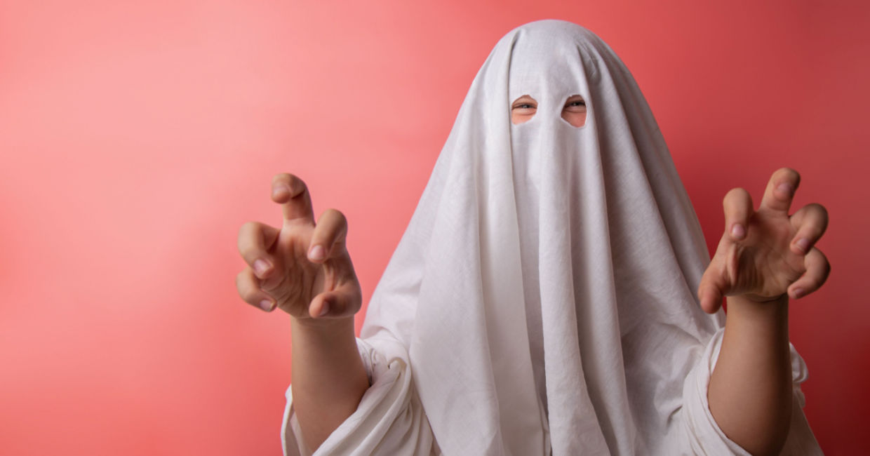 DIY ghost Halloween costume.