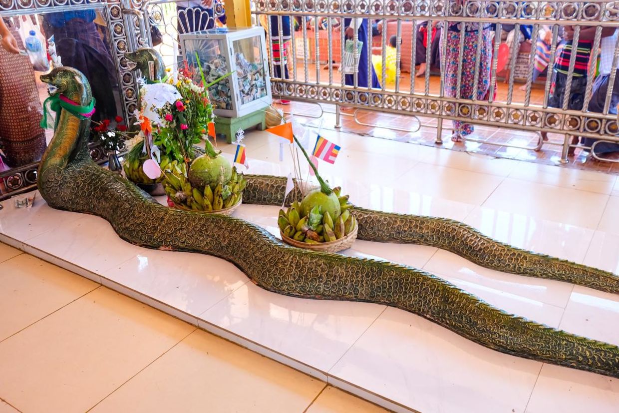 The statue of sacred two snakes.