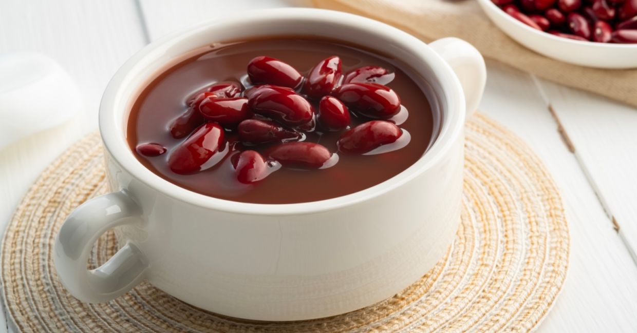 Red kidney bean soup with tomatoes.